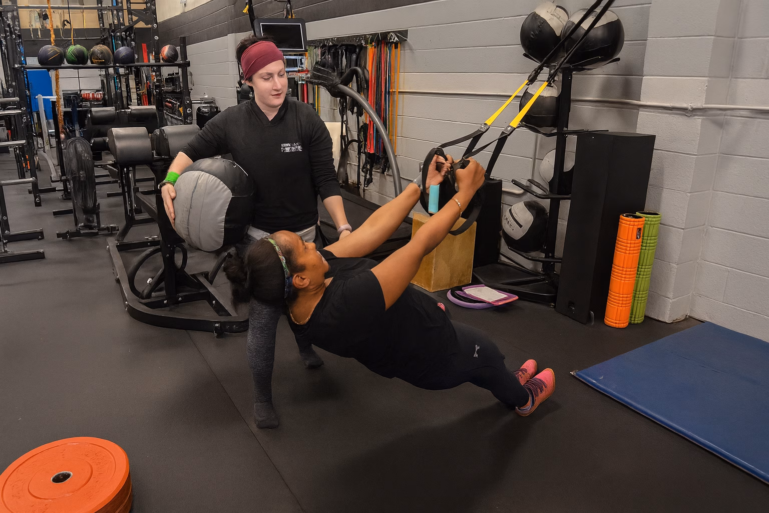 Personal trainer working with client at Sand & Steel Fitness in Alexandria VA